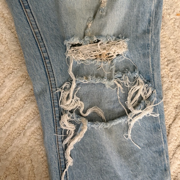 Abercrombie High Rise Mom Jeans – Light Wash Distressed | Size 28 (6) - Picture 9 of 9